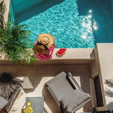 One B With Heated Private Pool شقة *