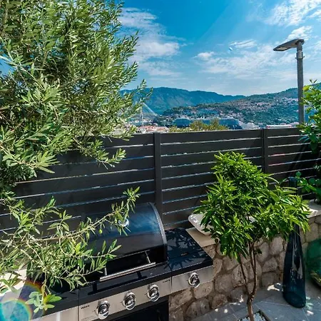 One B With Heated Private Pool شقة