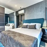 One B With Heated Private Pool 아파트