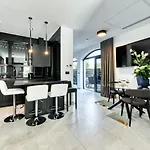 One B With Heated Private Pool Apartman *