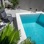 아파트 One B With Heated Private Pool *