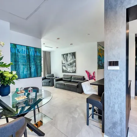 One B With Heated Private Pool Appartement *