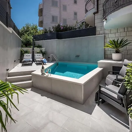 One B With Heated Private Pool Apartman