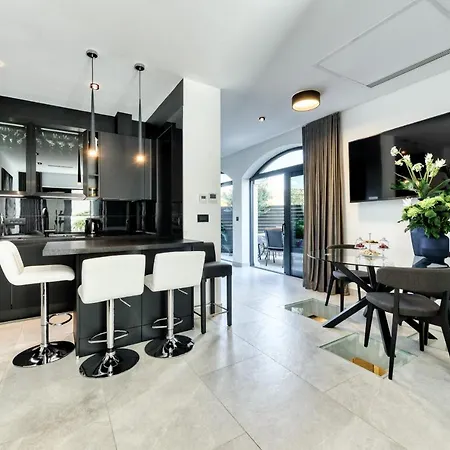 One B With Heated Private Pool Appartement *