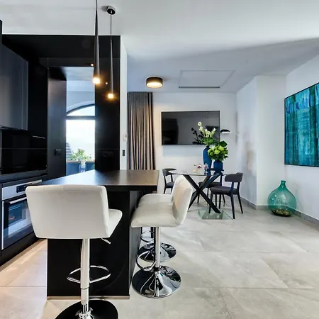 One B With Heated Private Pool Appartement *