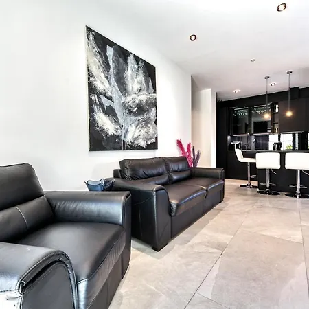 One B With Heated Private Pool Appartement