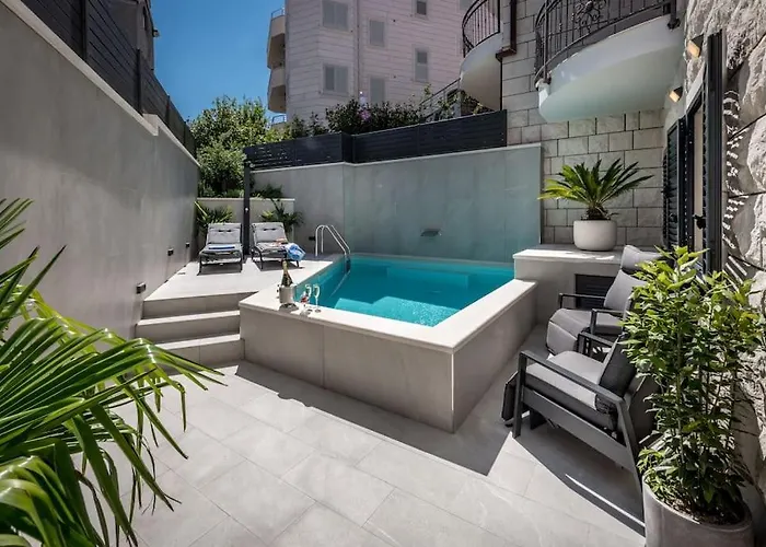One B With Heated Private Pool Apartment