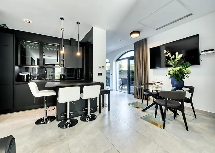 One B With Heated Private Pool Apartment *