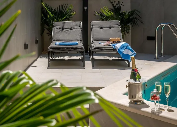 One B With Heated Private Pool Apartment *